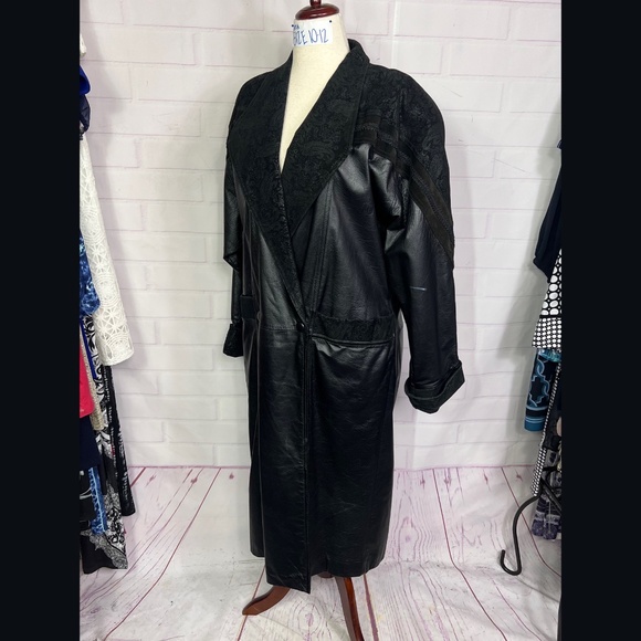 VINTAGE |•WILSONS LEATHER•| PELLE STUDIO Long Black Leather Jacket Size Medium - Picture 2 of 16